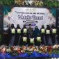 Foto: Para santriwati berpose bersama KH. Seno Abu Khair, M.Pd. dan Ustadzah Lilik Alfiyah, M.Pd. usai Khotmil Qur’an dan Imtihan Metode Ummi di Ma’had Tahfidizul Qur’an Al Uswah.