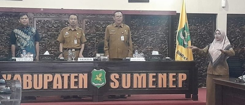 Foto: Sosialisasi perizinan usaha kewenangan Provinsi Jawa Timur di Kantor Pemkab Sumenep, dihadiri Sekda, Kepala DPMPTSP Sumenep, dan perwakilan DPMPTSP Provinsi Jatim.