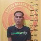 Foto: Tersangka kasus peredaran sabu di Pragaan, Sumenep, saat diamankan Satresnarkoba Polres Sumenep.
