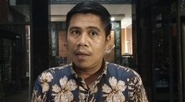 Foto: Kasi Intel Kejari Sumenep, Moch. Indra Subrata, saat memberikan keterangan usai penggeledahan kasus BSPS, Selasa (8/7/2025).  