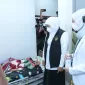 Foto: Gubernur Jawa Timur Khofifah Indar Parawansa meninjau pasien anak yang dirawat di RSUD dr. H. Moh. Anwar Sumenep, Sabtu (23/8/2025).  