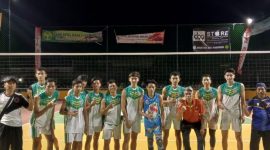 Foto: Skuad PBV Mahkota Agung berpose usai memastikan tiket ke semifinal Turnamen Voli Kapolres Cup II 2025.  