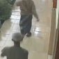 Foto: Tangkapan layar CCTV memperlihatkan dua orang tak dikenal masuk ke lingkungan SDN Pasongsongan 5 pada Selasa (19/8/2025) sekitar pukul 05.00 WIB.
