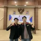 Foto: Mahasiswa UMM Kelompok 7, Alif Khakhane (kiri) dan Abdul Jalil (kanan), saat kegiatan edukasi hukum di Balai Desa Pandesari, Pujon, Malang.
