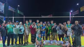 Foto: Tim Mahkota Agung berfoto bersama usai menjuarai Turnamen Kapolres Cup II Sumenep 2025, Kamis (7/8/2025) malam.
