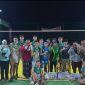 Foto: Tim Mahkota Agung berfoto bersama usai menjuarai Turnamen Kapolres Cup II Sumenep 2025, Kamis (7/8/2025) malam.
