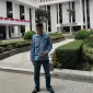 Foto: Ketua LSM Karya Anak Bangsa, Ahmad Rizali, saat berada di lingkungan Sekretariat Kabinet RI, Jakarta.

