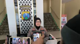 Foto: Kasi Humas Polres Sumenep, AKP Widiarti, memberikan keterangan pers terkait kasus penemuan mayat bayi di Kangean.  