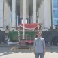 Foto: Ketua LSM Karya Anak Bangsa, Ahmad Rizali, saat berada di depan Kantor Kejati Jawa Timur.  