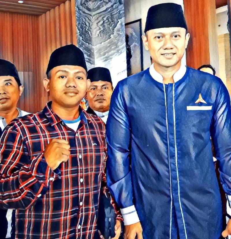 Foto: Ketua Mabar Sumenep, Dafa Irwanto Saputra, dengan Ketua Umum Partai Demokrat Agus Harimurti Yudhoyono (AHY).  
