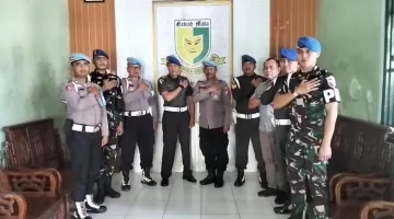Foto: Personel Sipropam Polres Sumenep dan Subdenpom Sumenep berpose bersama usai silaturahmi memperkuat sinergitas TNI-Polri.  