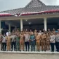 Foto: Kapolres Sumenep AKBP Rivanda, S.I.K. bersama Forkopimka, kepala desa, tokoh agama, dan tokoh masyarakat Kecamatan Kota Sumenep usai kegiatan tatap muka membahas sinergi Kamtibmas, Selasa (30/9/2025).