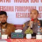 Foto: Camat Kota Sumenep Yudi Nursukmadyanto (kiri) dan Kapolres Sumenep AKBP Rivanda (kanan) saat tatap muka dengan Forkopimka, kepala desa, dan tokoh masyarakat.  
