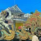 Foto: Grup Musik Tongtong “Sat Set Sot” asal Pasongsongan menampilkan replika megah bertema naga dan kuda pada Festival Musik Tongtong 2025 di Kota Sumenep, Sabtu (18/10/2025).
