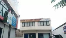 Foto: Tampak depan kantor Bank Mandiri Taspen KCP Sumenep, tempat nasabah melaporkan dugaan ketidaksesuaian pencairan kredit. (Foto: TrendiKabar.com)
