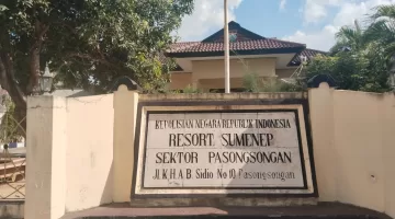 Foto: Tampak depan Kantor Polsek Pasongsongan, Sumenep, yang menjadi sorotan warga usai maraknya kasus pencurian dan pembegalan di wilayah tersebut.
(Foto: TrendiKabar.com/Dok.)