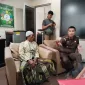 Foto: Asi (kiri) bersama pihak Kejagung (kanan). Dok. TrendiKabar.com.
