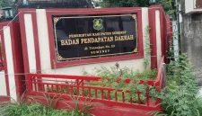 Foto: Papan nama kantor Badan Pendapatan Daerah (BAPENDA) Kabupaten Sumenep di Jalan Trunojoyo No. 53.