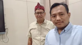 Foto: Dr. Ir. Suyono Thamrin, Drs., S.T., M.Eng.Sc., M.Tr.Opsla., CPHCM., IPU., ASEAN Eng., CIPA., CIQnR., CIQaR., CIMMR., Industrial Eng., Laksda TNI (Purn) — Dosen Prodi Ketahanan Energi, FMP Unhan RI (kiri), dan Dafa Irwanto S. (kanan).
