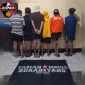 Foto: Enam remaja terduga pelaku begal motor bersenjata tajam diamankan di Mapolres Pelabuhan Tanjungperak, Surabaya.