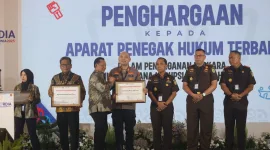 Foto: Kapolres Sumenep AKBP Rivanda menerima penghargaan Peringkat I Nasional Penanganan Tipikor Tahun 2025.