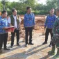 Foto: Dandim 0827/Sumenep (kiri) bersama jajaran dan pihak terkait meninjau progres pembangunan Koperasi Merah Putih di Kecamatan Rubaru, Kabupaten Sumenep.