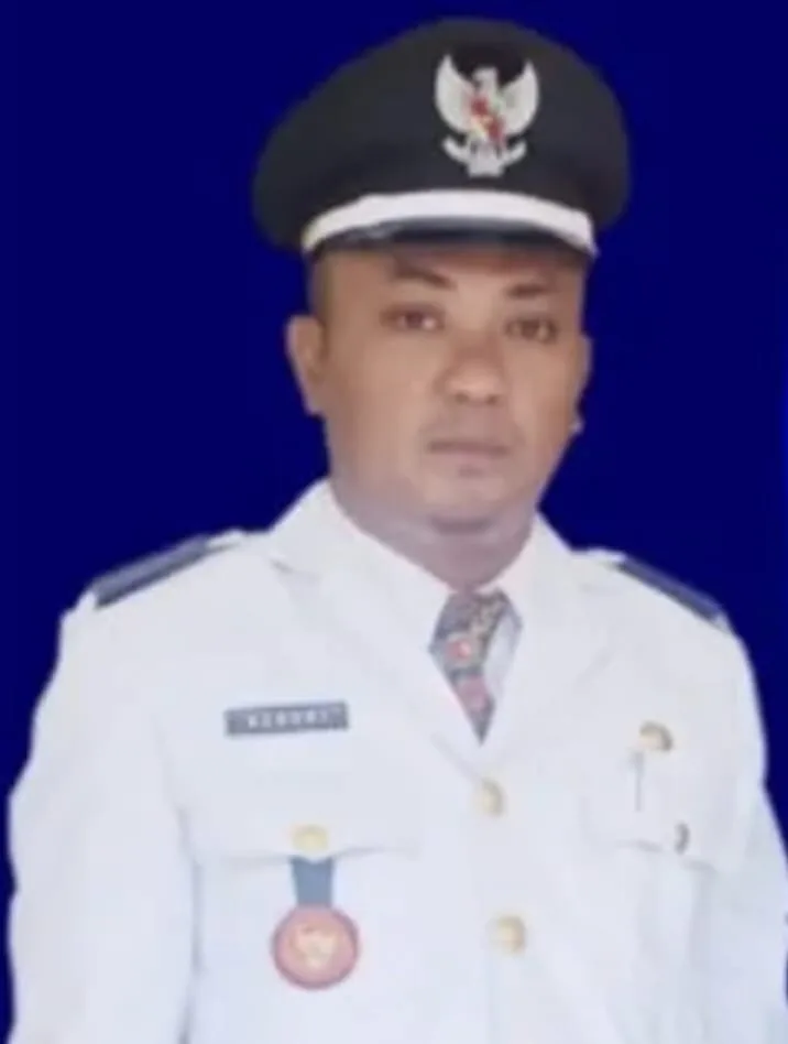 Foto: Kepala Desa Lombang, Kecamatan Batang-Batang, Kabupaten Sumenep, Hendri, S.Kep.