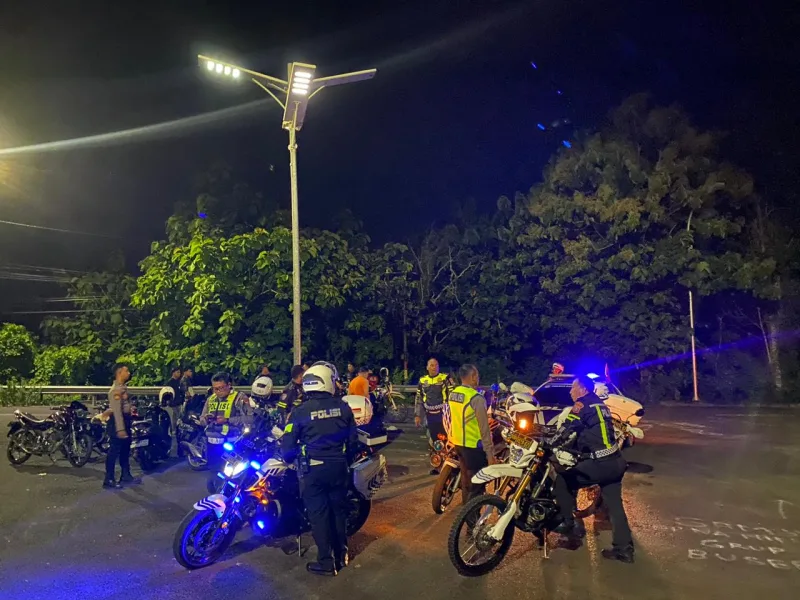 Foto: Personel Satlantas Polres Sumenep bersama Tim Elang melaksanakan patroli preventif di kawasan Lingkar Utara, Selasa malam (31/12/2025), dalam rangka pengamanan malam pergantian Tahun Baru 2026.