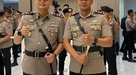 Foto: AKBP Rivanda, S.I.K (kiri) dan AKBP Anang Hardianto (kanan) dalam upacara serah terima jabatan Kapolres Sumenep di Mapolda Jawa Timur, Senin (12/01/2026).
