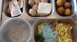 Foto: Menu MBG yang dipertanyakan kelayakan gizinya.