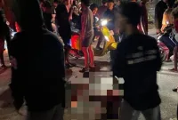 Foto: Warga berkerumun di lokasi kecelakaan lalu lintas maut di Jalan Diponegoro, Sumenep, Minggu (18/1/2026) dini hari.