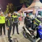 Foto: Kasat Lantas Polres Sumenep AKP Beny Kuncoro, S.Tr.K., S.I.K. saat patroli antisipasi balap liar di depan Pos Opsnal 12.0 Trunojoyo, Kota Sumenep.