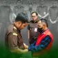 Foto: Tersangka AHS saat menjalani proses penahanan oleh Kejaksaan Tinggi Jawa Timur terkait dugaan korupsi BSPS 2024 Sumenep.