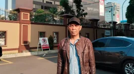 Foto: Ketua LSM Karya Anak Bangsa Ahmad Rijali saat berpose di Mabes Polri (dok. waktu lalu)