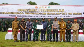 Foto: Dandim 0827/Sumenep Letkol Arm Bendi Wibisono bersama Bupati Sumenep saat pembukaan TMMD ke-127 di Rubaru, Selasa (10/2/2026).
