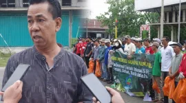 Foto: (Kiri) Kepala DLH Kabupaten Sumenep, Anwar Syahroni Yusuf, A.P., M.Si., (Kanan) Petugas kebersihan dan komunitas peduli lingkungan saat apel kegiatan bersih-bersih.