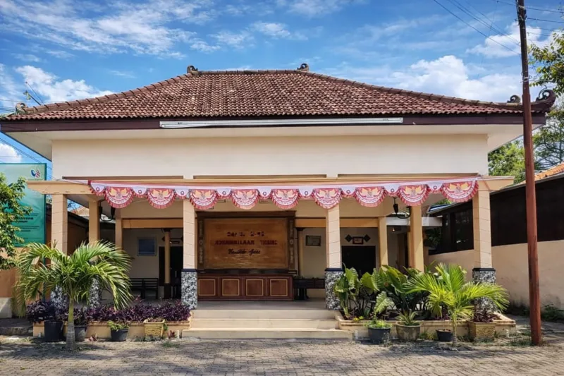 Foto: Balai Desa Kebundadap Timur