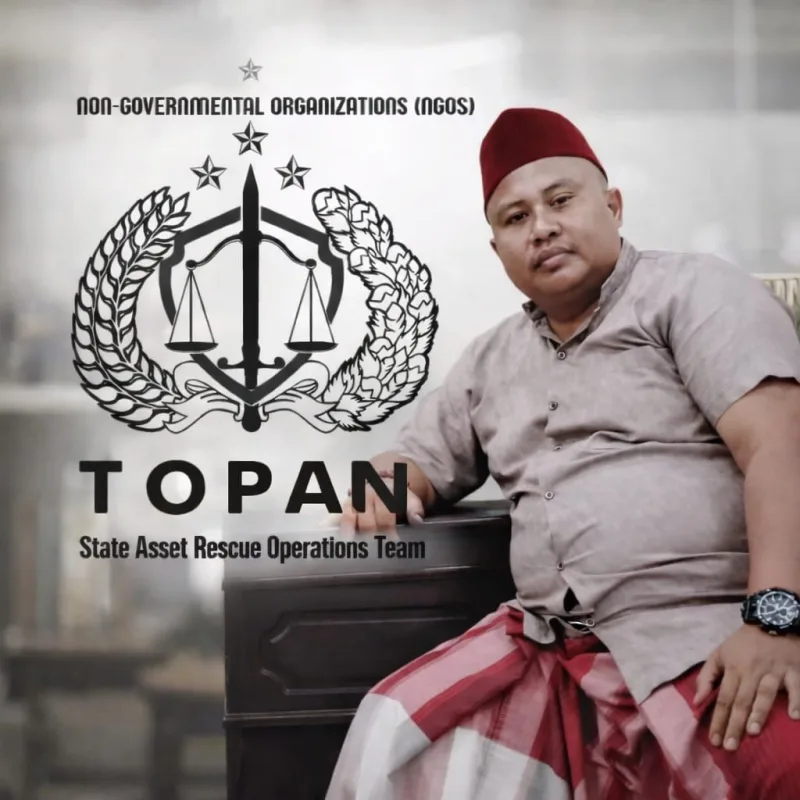 Foto: H. Tri Ahmad Al-Hosaini, perwakilan LSM TOPAN, menyoroti polemik operasional Tongkang KM Safaraz Jaya di Pelabuhan Kalianget.