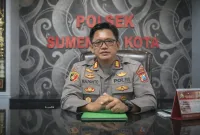 Foto: Kapolsek Kota Sumenep saat memberikan klarifikasi.
