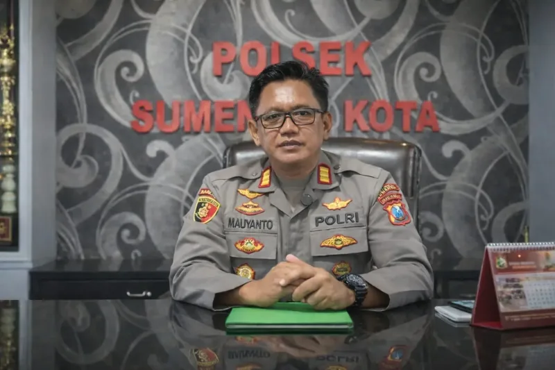 Foto: Kapolsek Kota Sumenep saat memberikan klarifikasi.