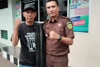 Foto: Ketua LSM KAB bersama Lukman dari Kejaksaan Agung RI, Jakarta Pusat, usai koordinasi terkait kasus BSPS 2024. (Dok)