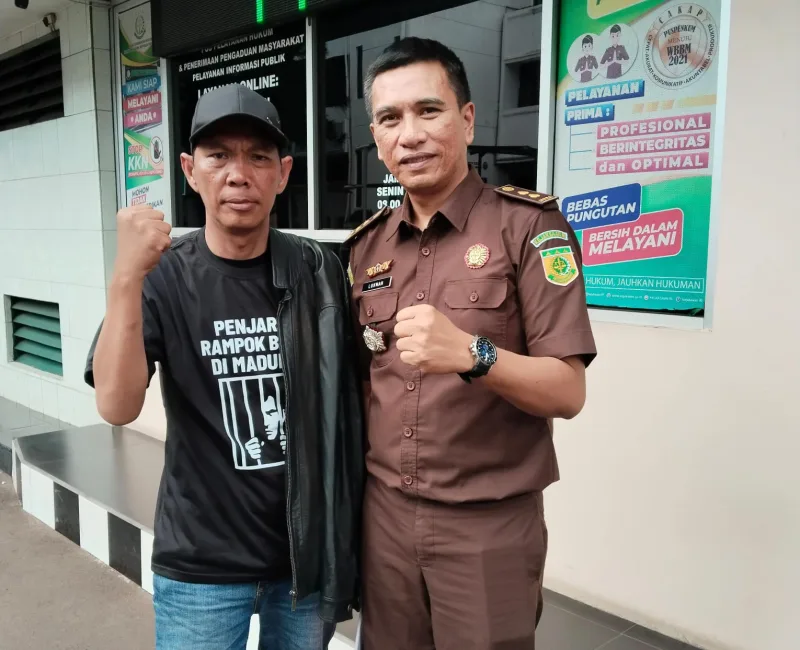 Foto: Ketua LSM KAB bersama Lukman dari Kejaksaan Agung RI, Jakarta Pusat, usai koordinasi terkait kasus BSPS 2024. (Dok)