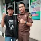 Foto: Ketua LSM KAB bersama Lukman dari Kejaksaan Agung RI, Jakarta Pusat, usai koordinasi terkait kasus BSPS 2024. (Dok)