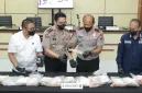 Foto: Kapolda Jatim menunjukkan barang bukti 27,83 kg diduga narkotika temuan Giligenting, Sumenep.