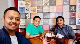 Foto: Sulaisi (tengah), kuasa hukum korban.