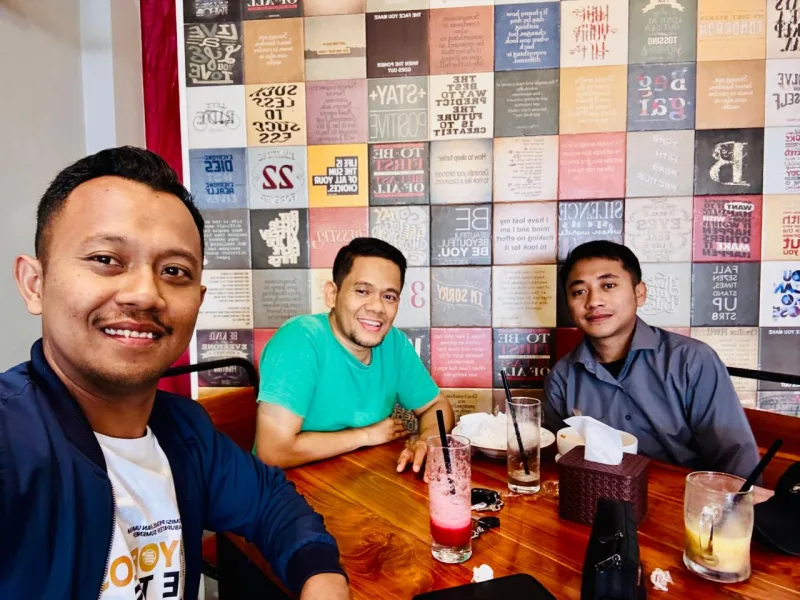 Foto: Sulaisi (tengah), kuasa hukum korban.