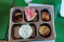 Foto: Menu makan bergizi gratis (MBG) yang diterima siswa, terdiri dari nasi, lauk, sayur, dan buah.