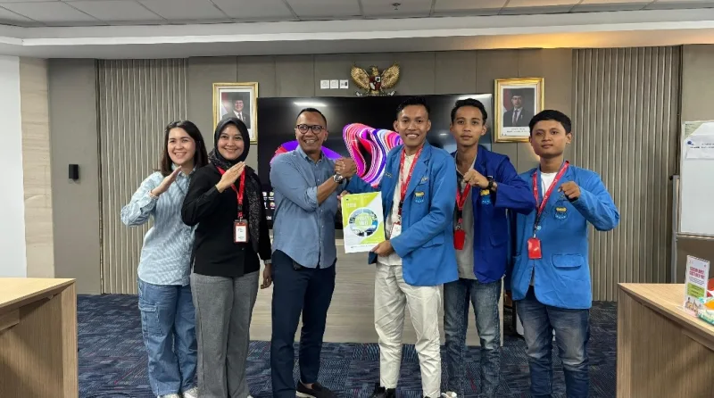 Foto: Penyerahan policy brief PMII UPI kepada SKK Migas Jabanusa di Surabaya.