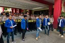 Foto: Nuris, perwakilan PC PMII Kabupaten Sumenep, saat menyampaikan orasi aksi di depan Kantor Pemkab Sumenep.
