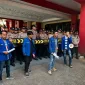 Foto: Nuris, perwakilan PC PMII Kabupaten Sumenep, saat menyampaikan orasi aksi di depan Kantor Pemkab Sumenep.